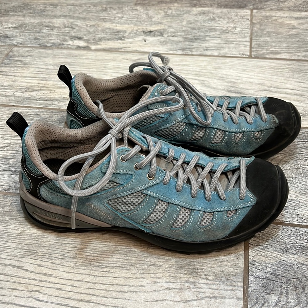 Asolo low hiking shoe. Vibram sole. Size 10
